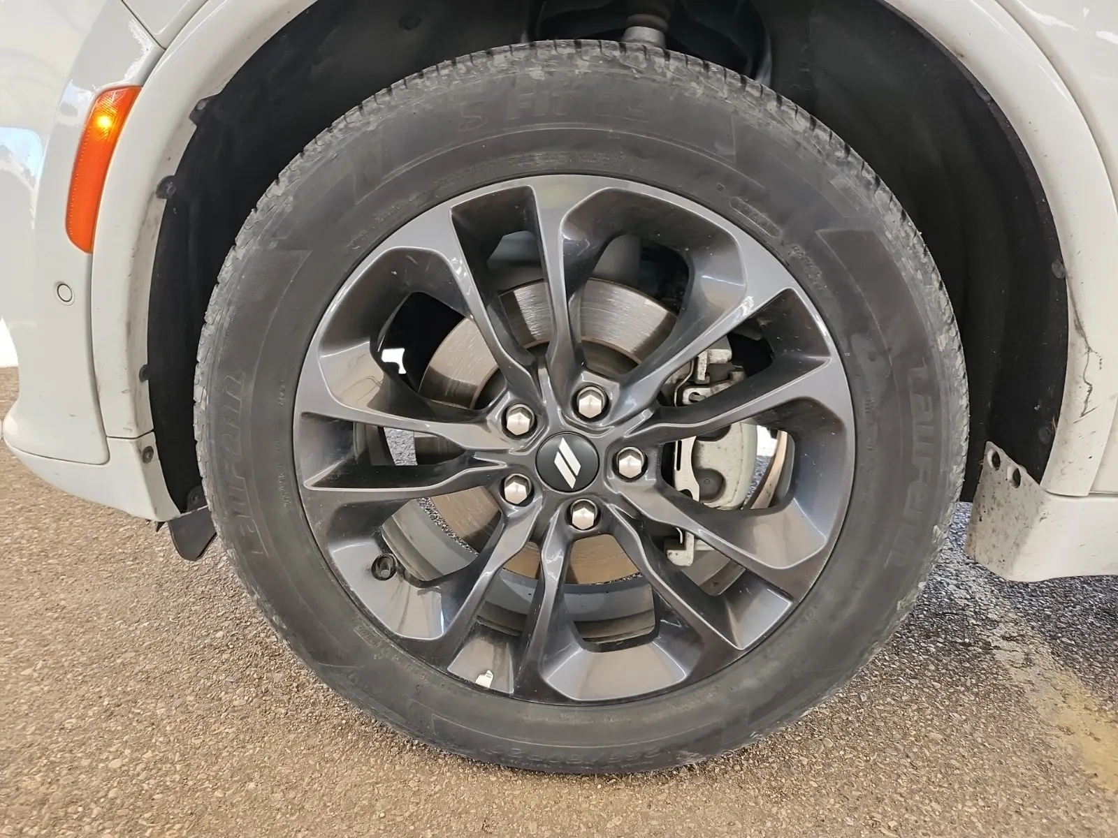 Front driver wheel/tire photo