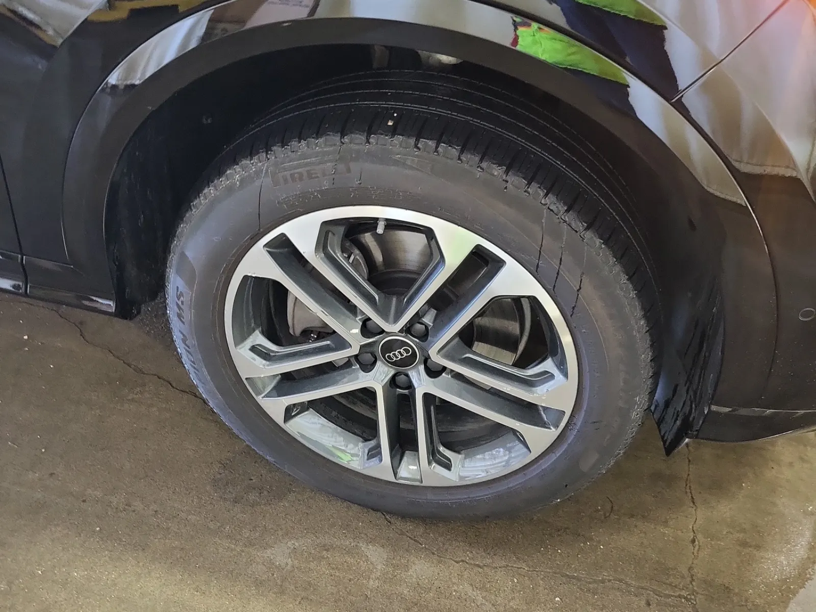 Right Front Wheel/Tire Photo