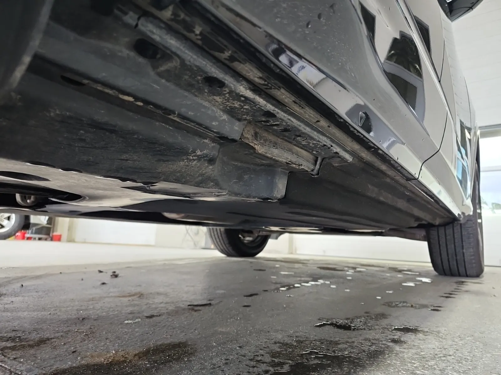 Undercarriage - Passenger Photo