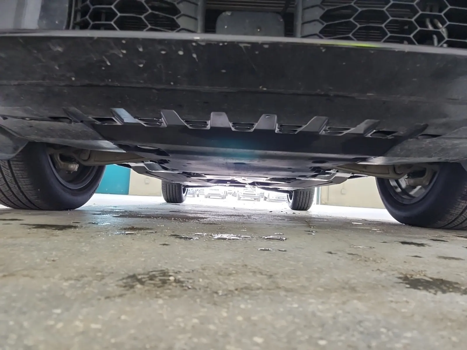Undercarriage - Front Photo