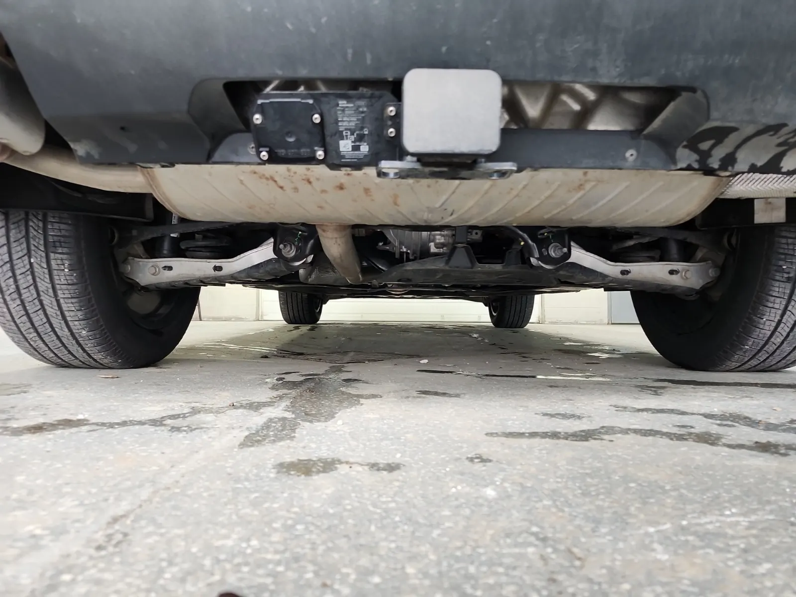 Undercarriage - Rear Photo