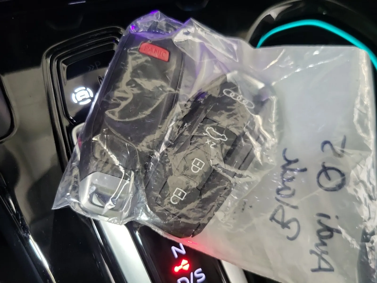 Keys/Fobs/Manual Photo