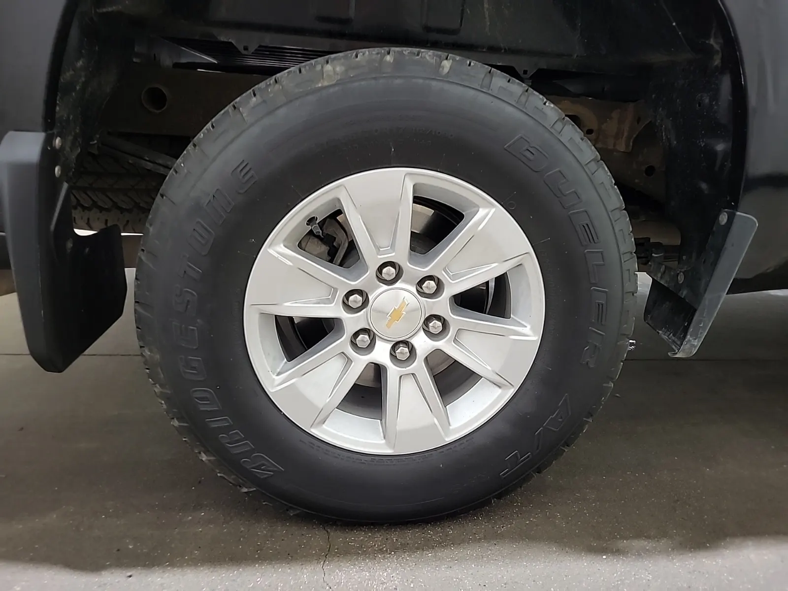 Right Rear Wheel/Tire Photo