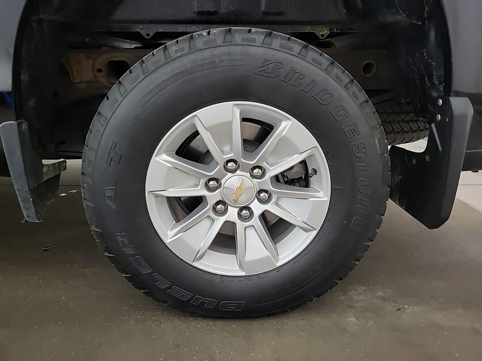 Left Rear Wheel/Tire Photo