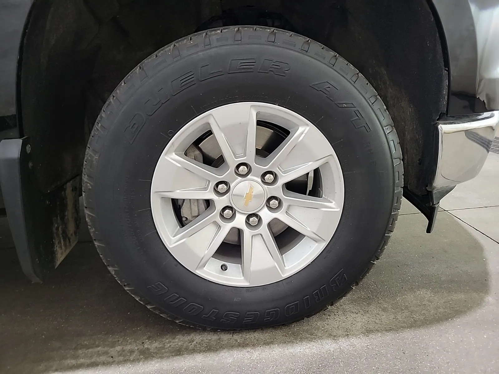 Right Front Wheel/Tire Photo