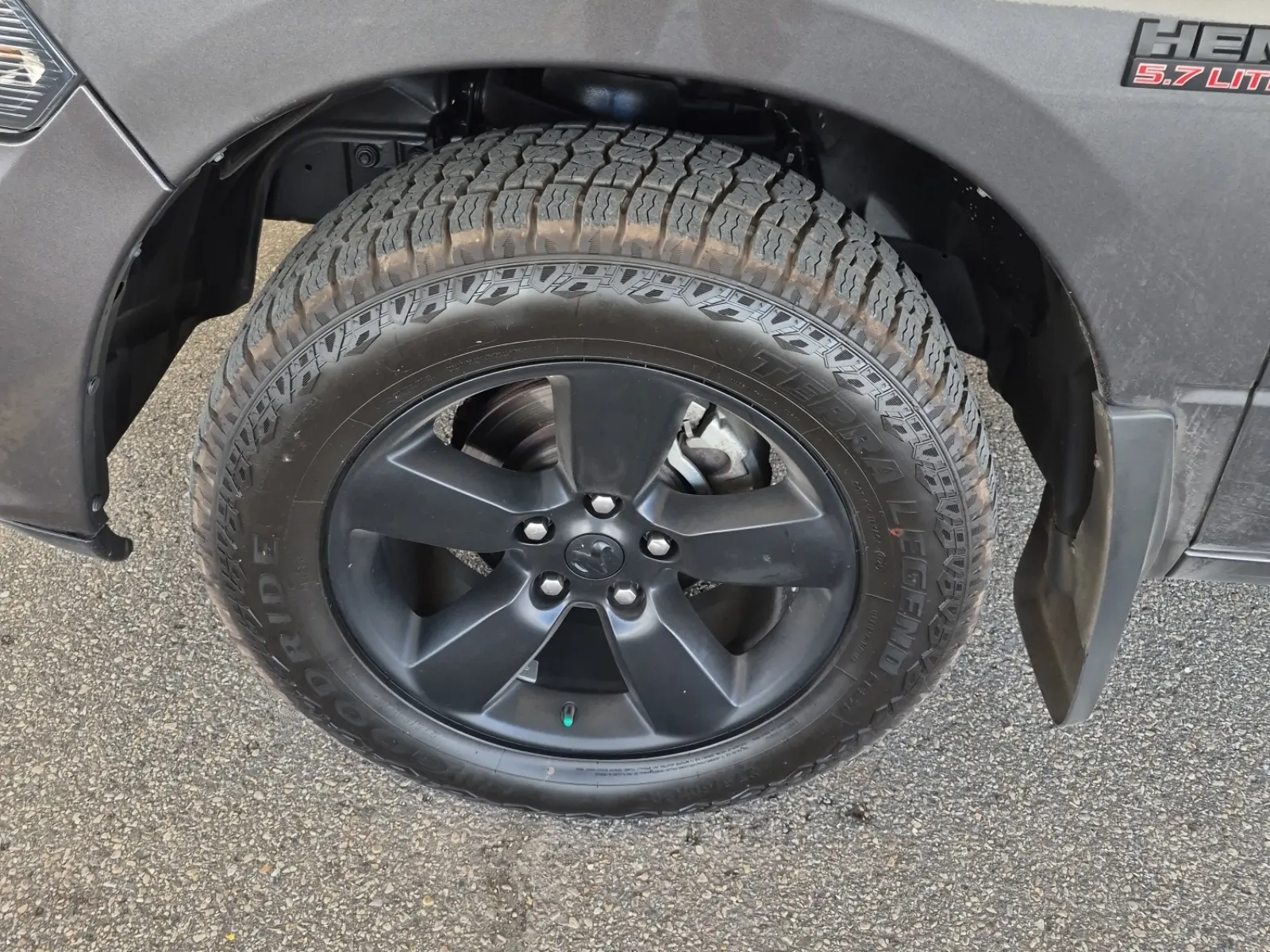 Front driver wheel/tire photo