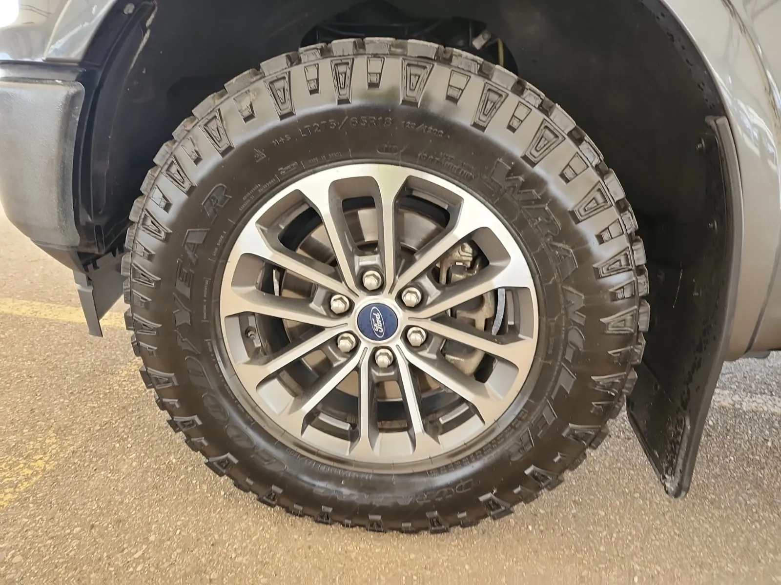 Front driver wheel/tire photo