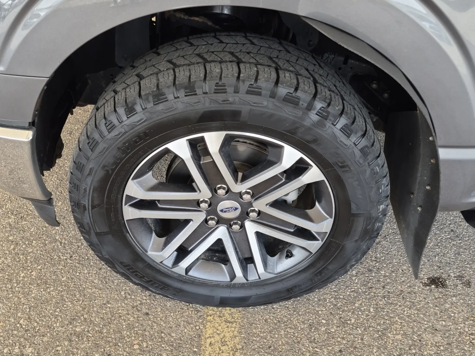 Front driver wheel/tire photo