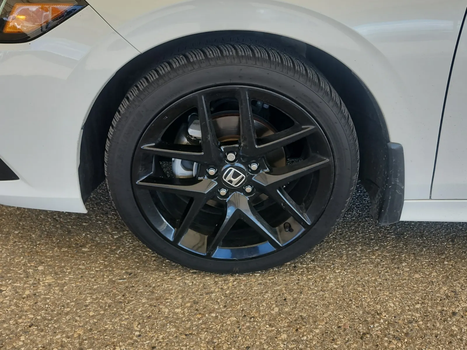 Front driver wheel/tire photo
