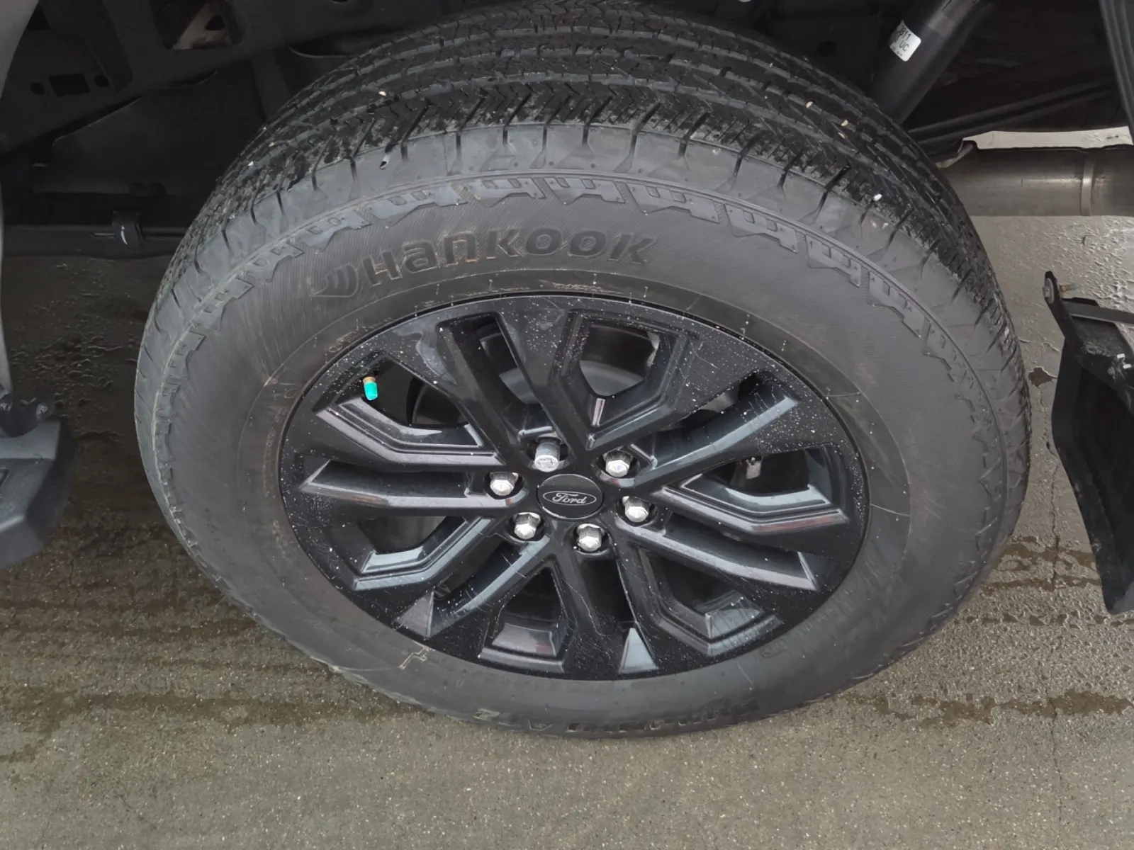Left Rear Wheel/Tire Photo