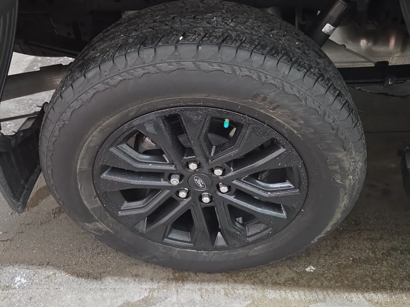 Right Rear Wheel/Tire Photo