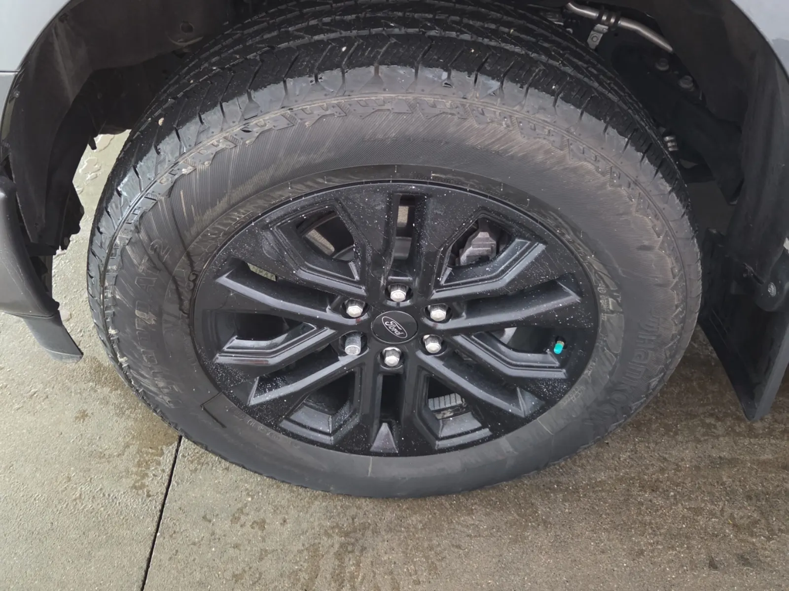 Front driver wheel/tire photo
