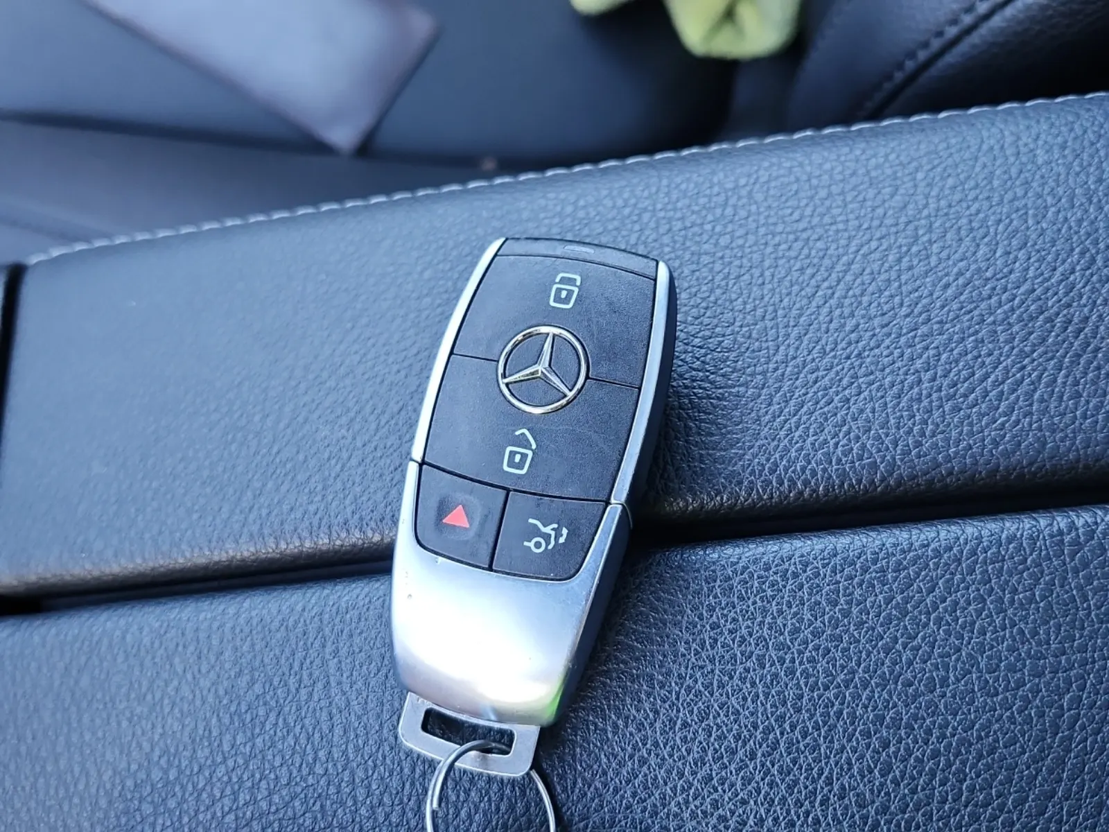 Keys/Fobs/Manual Photo