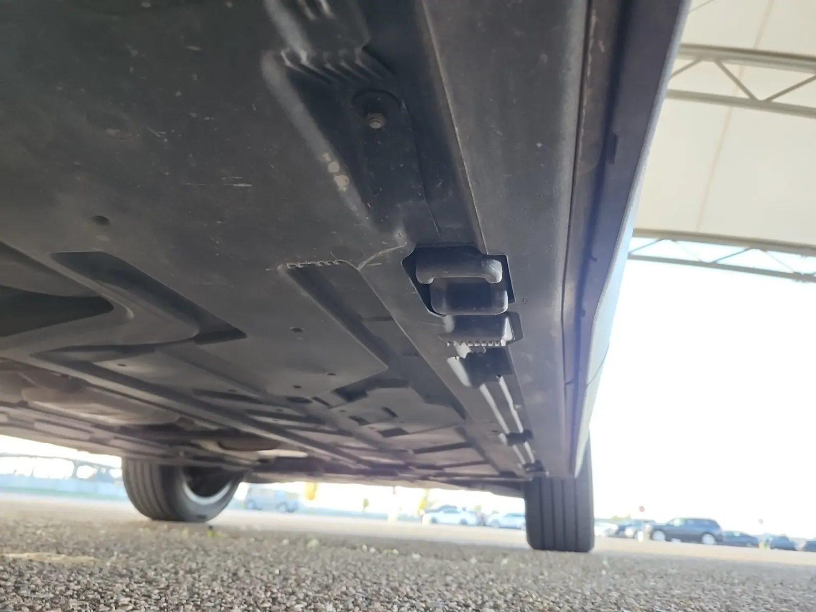 Undercarriage - Passenger Photo