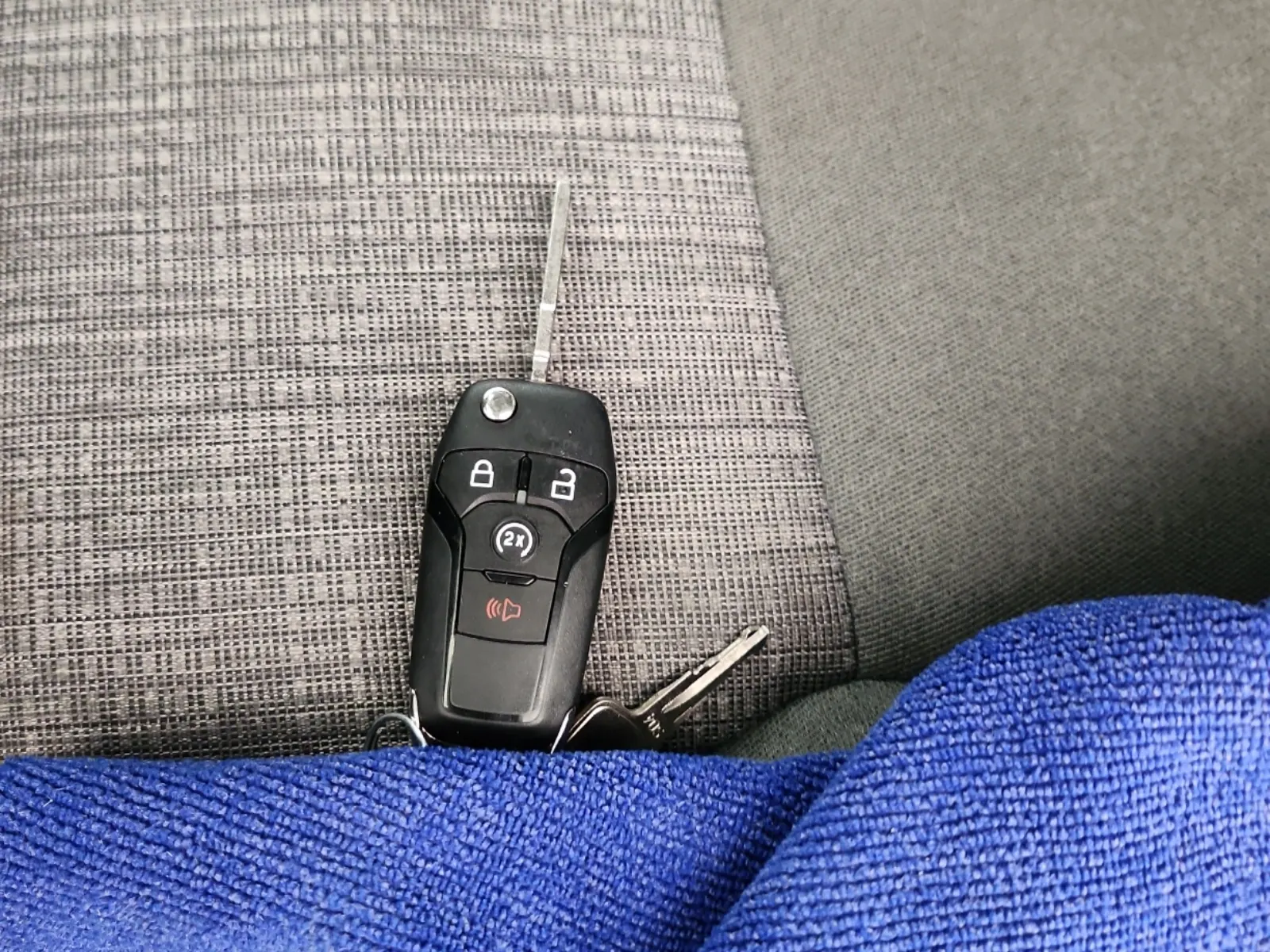 Keys/Fobs/Manual Photo