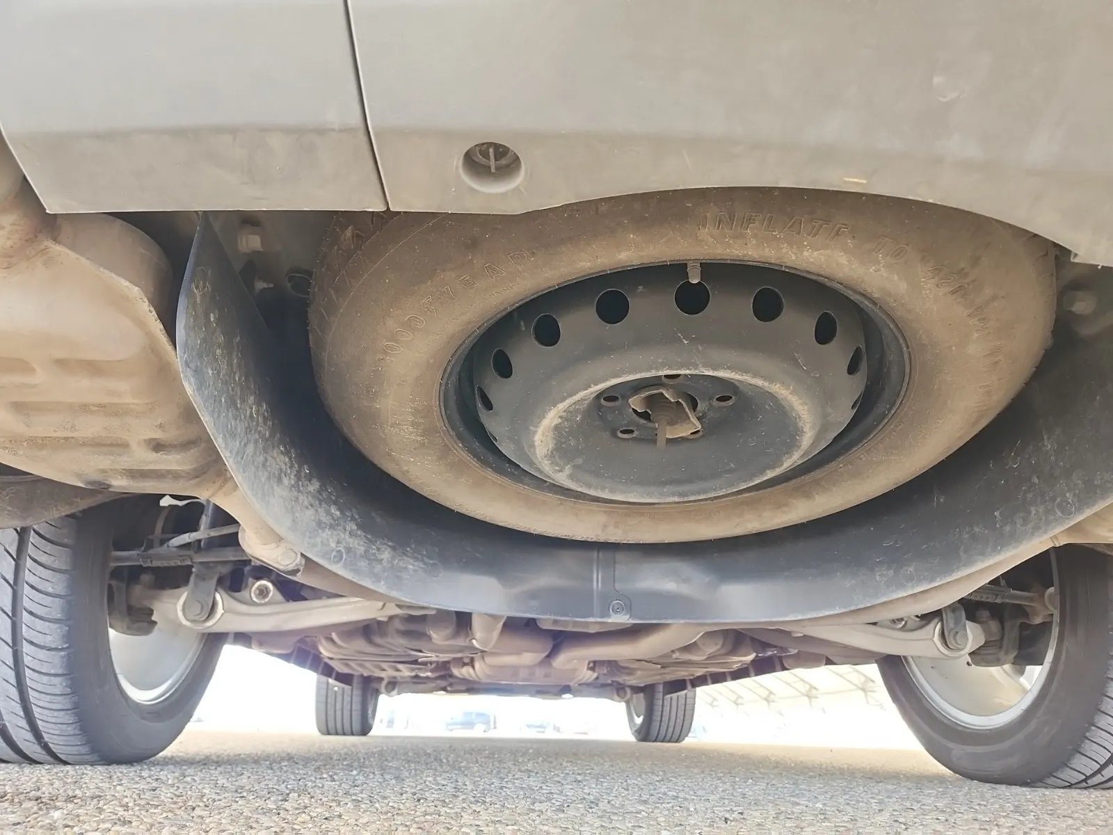 Undercarriage - Rear Photo