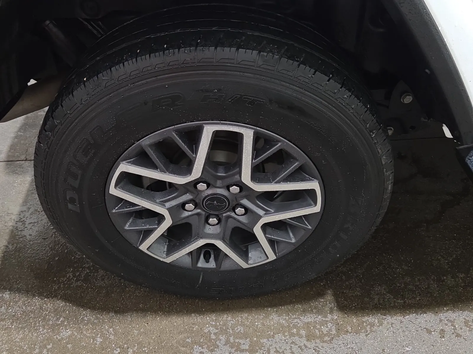 Right Rear Wheel/Tire Photo