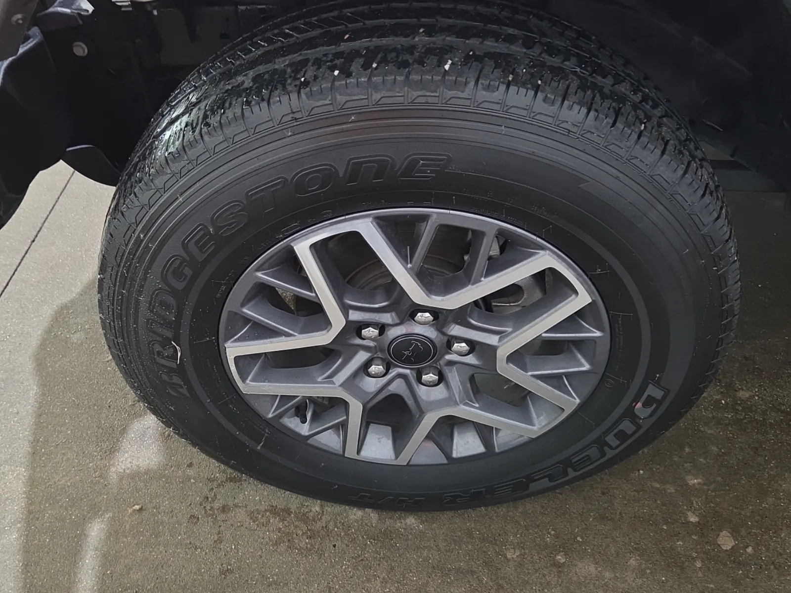 Front driver wheel/tire photo