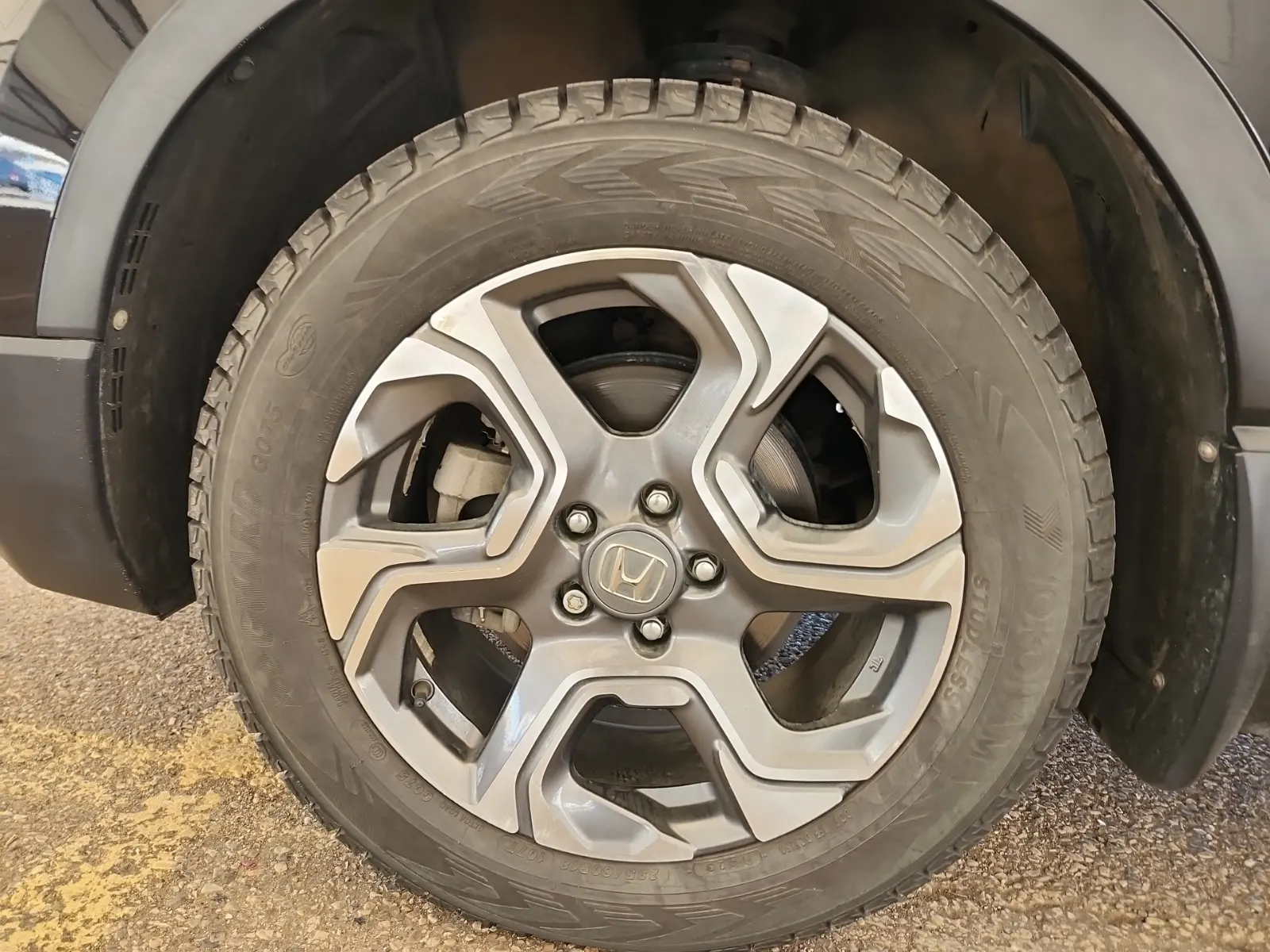 Front driver wheel/tire photo