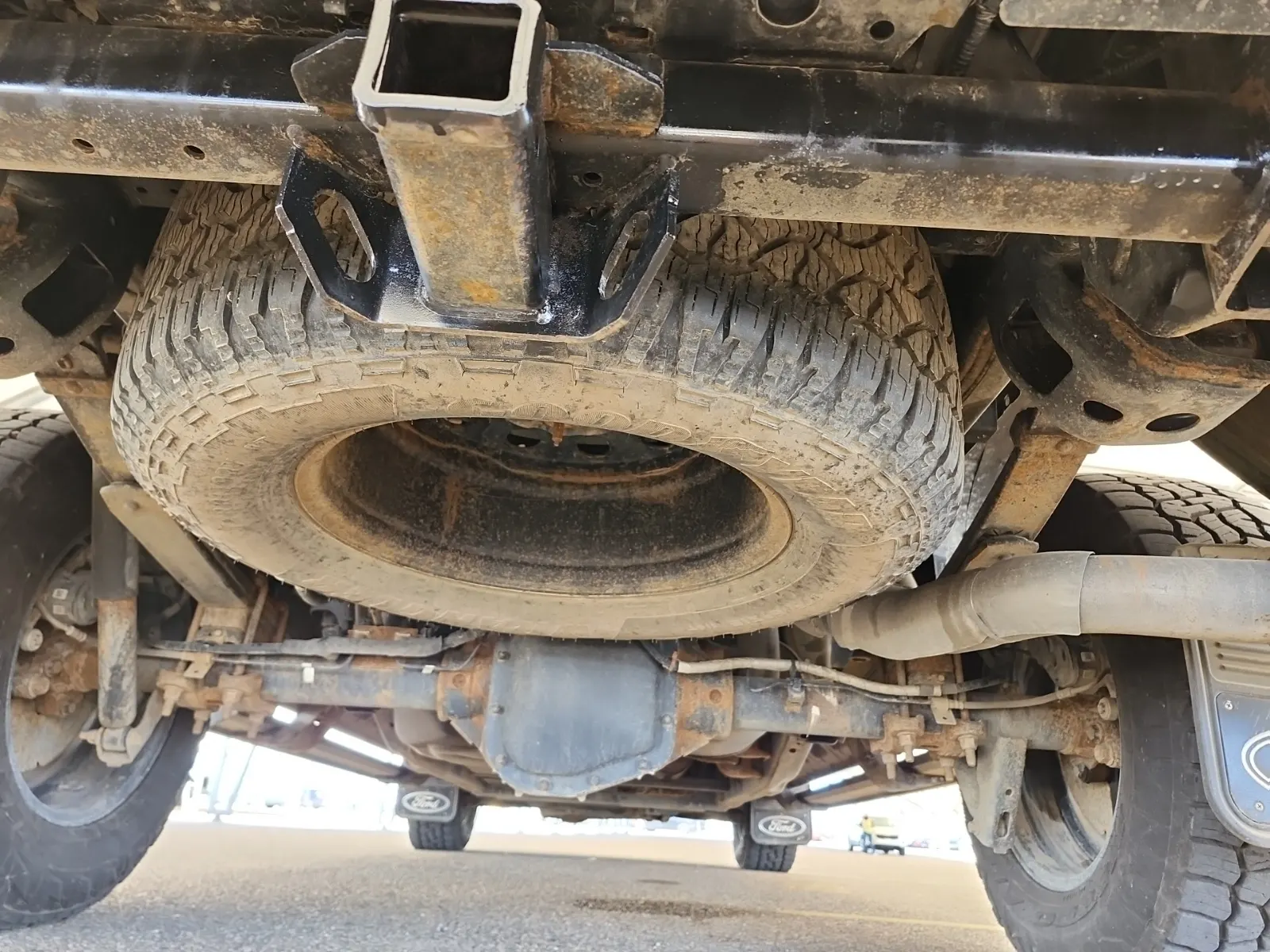 Undercarriage - Rear Photo