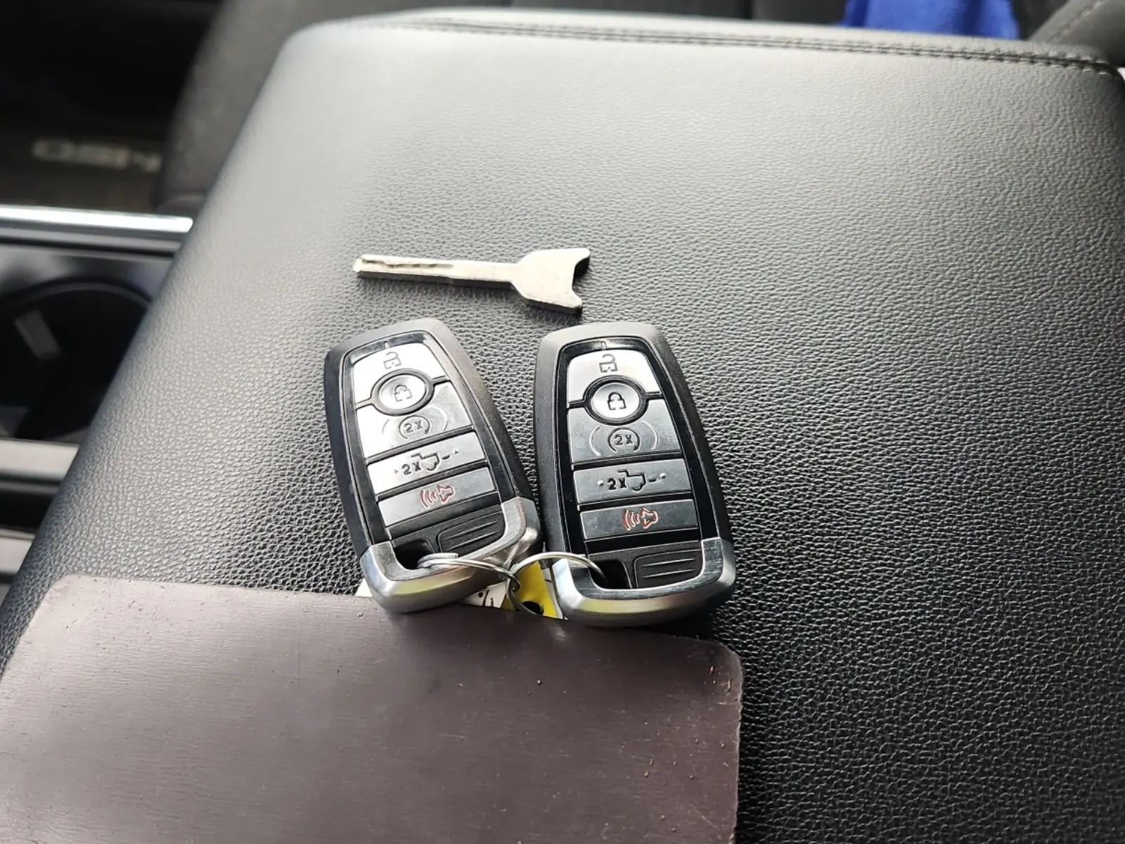 Keys/Fobs/Manual Photo