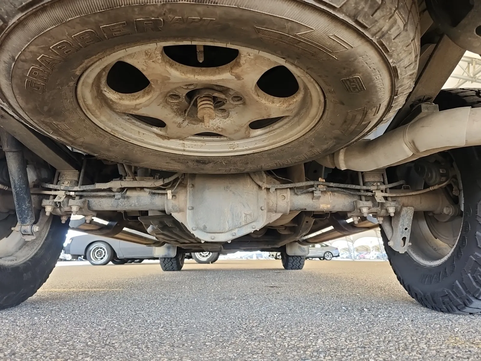 Undercarriage - Rear Photo