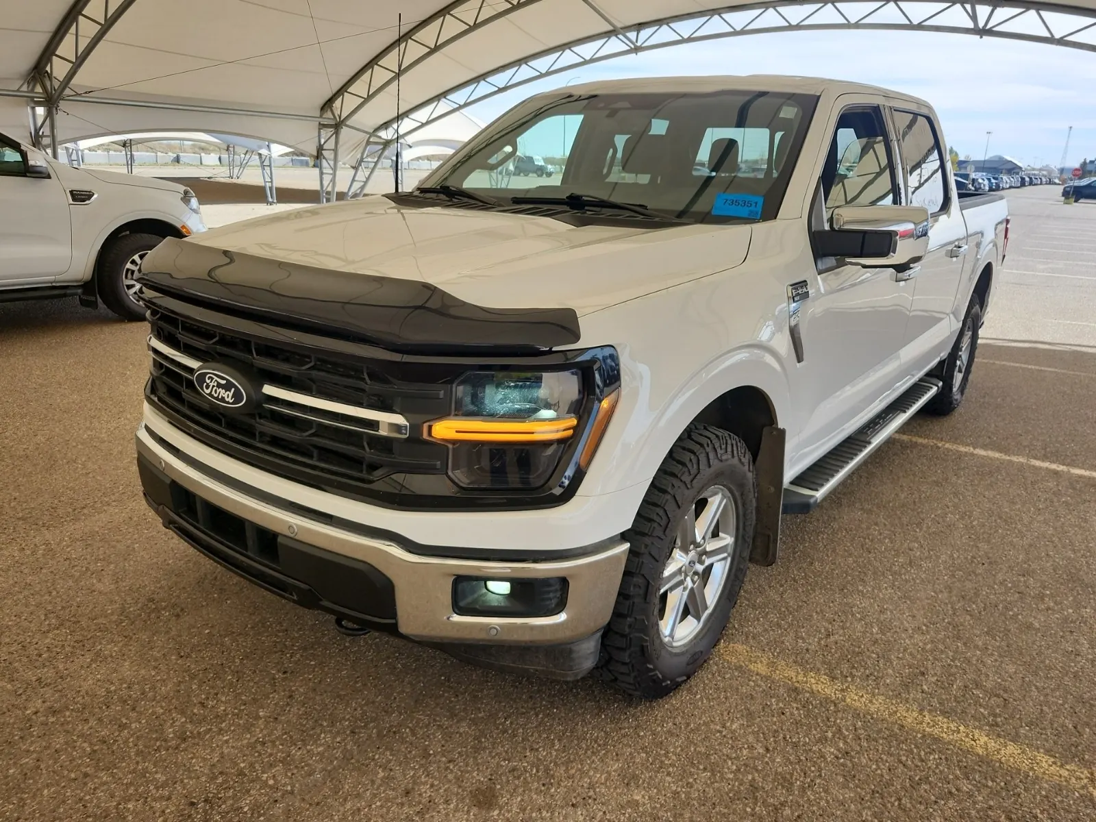 Front driver 3/4 photo