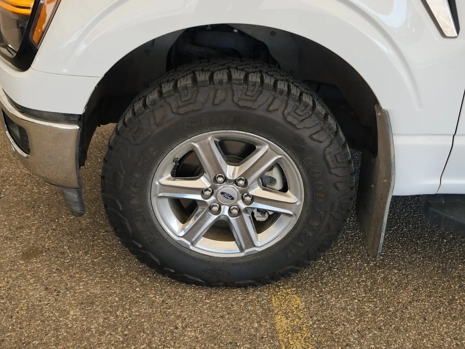 Front driver wheel/tire photo