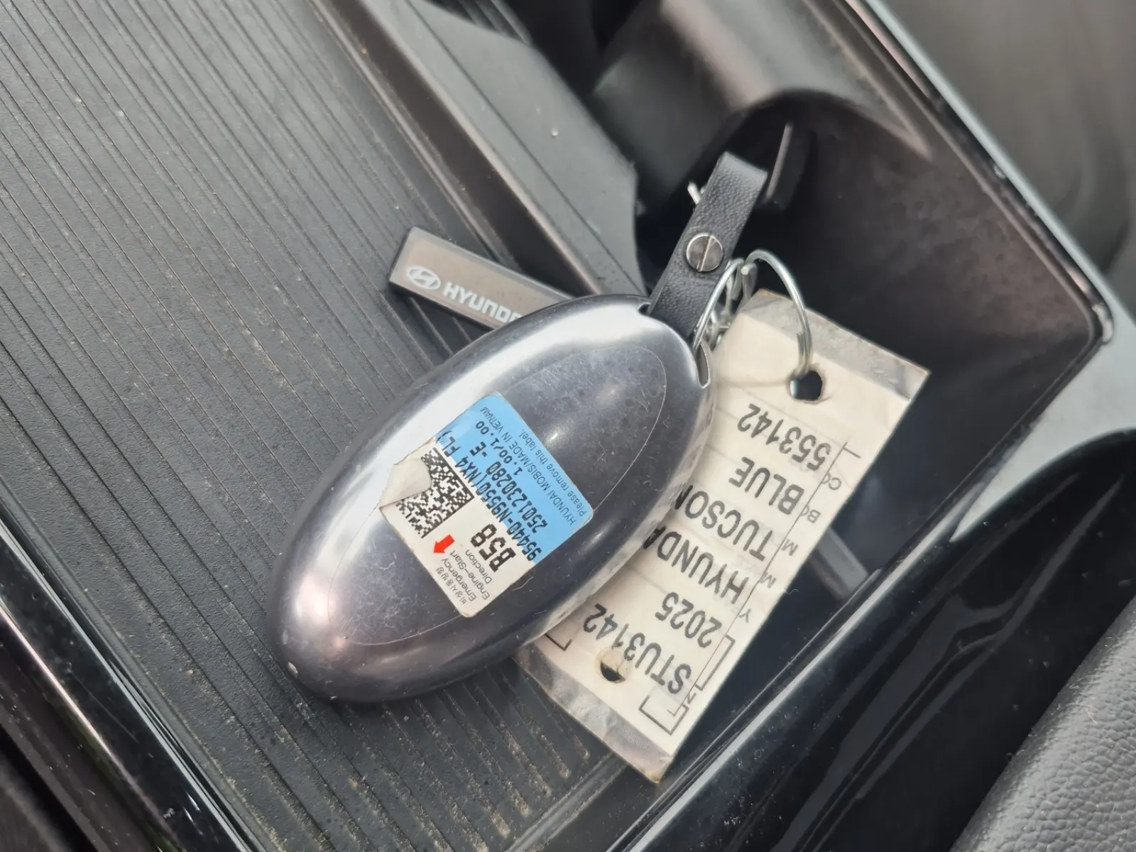 Keys/Fobs/Manual Photo