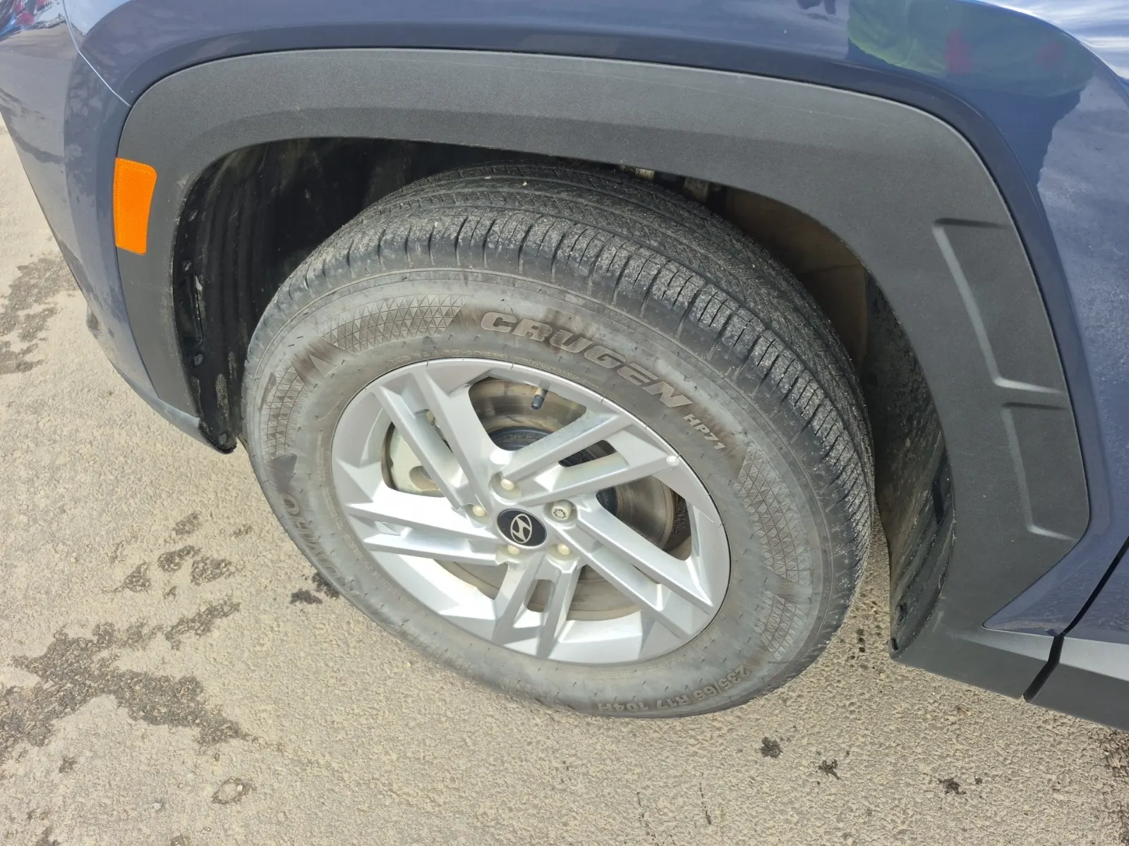 Front driver wheel/tire photo