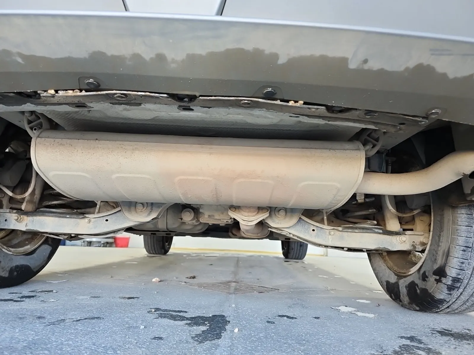 Undercarriage - Rear Photo