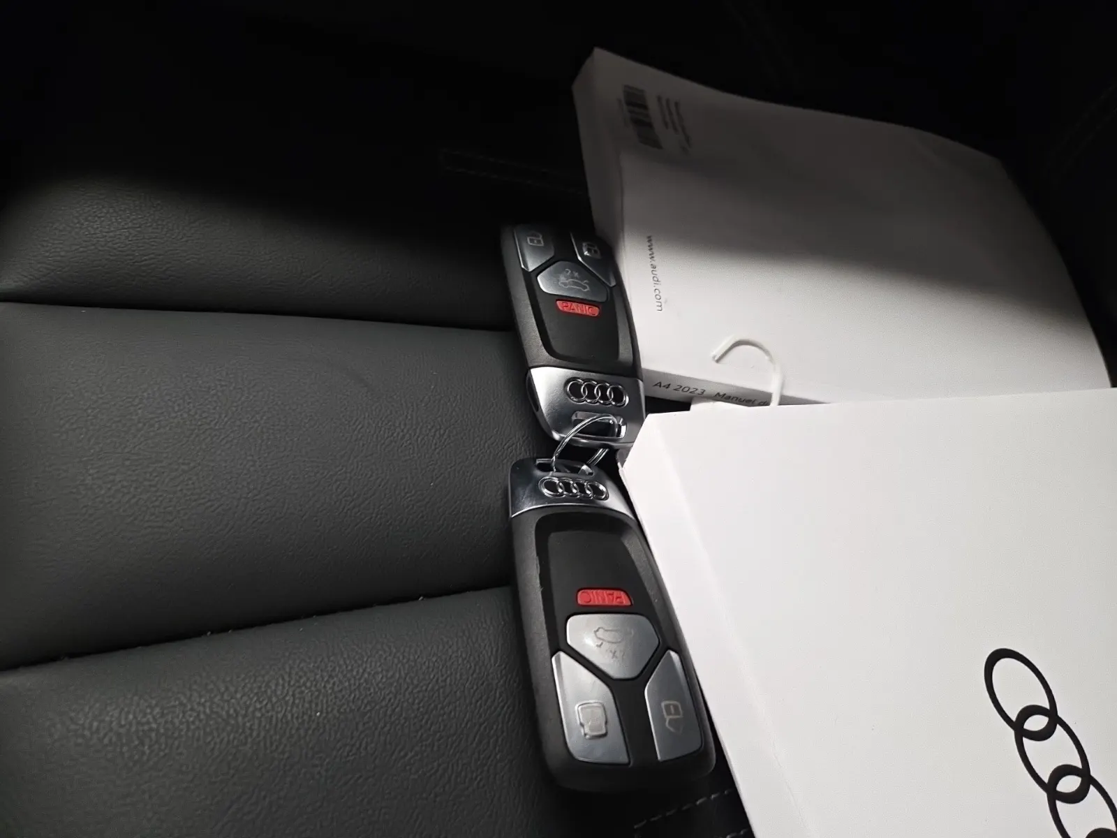 Keys/Fobs/Manual Photo