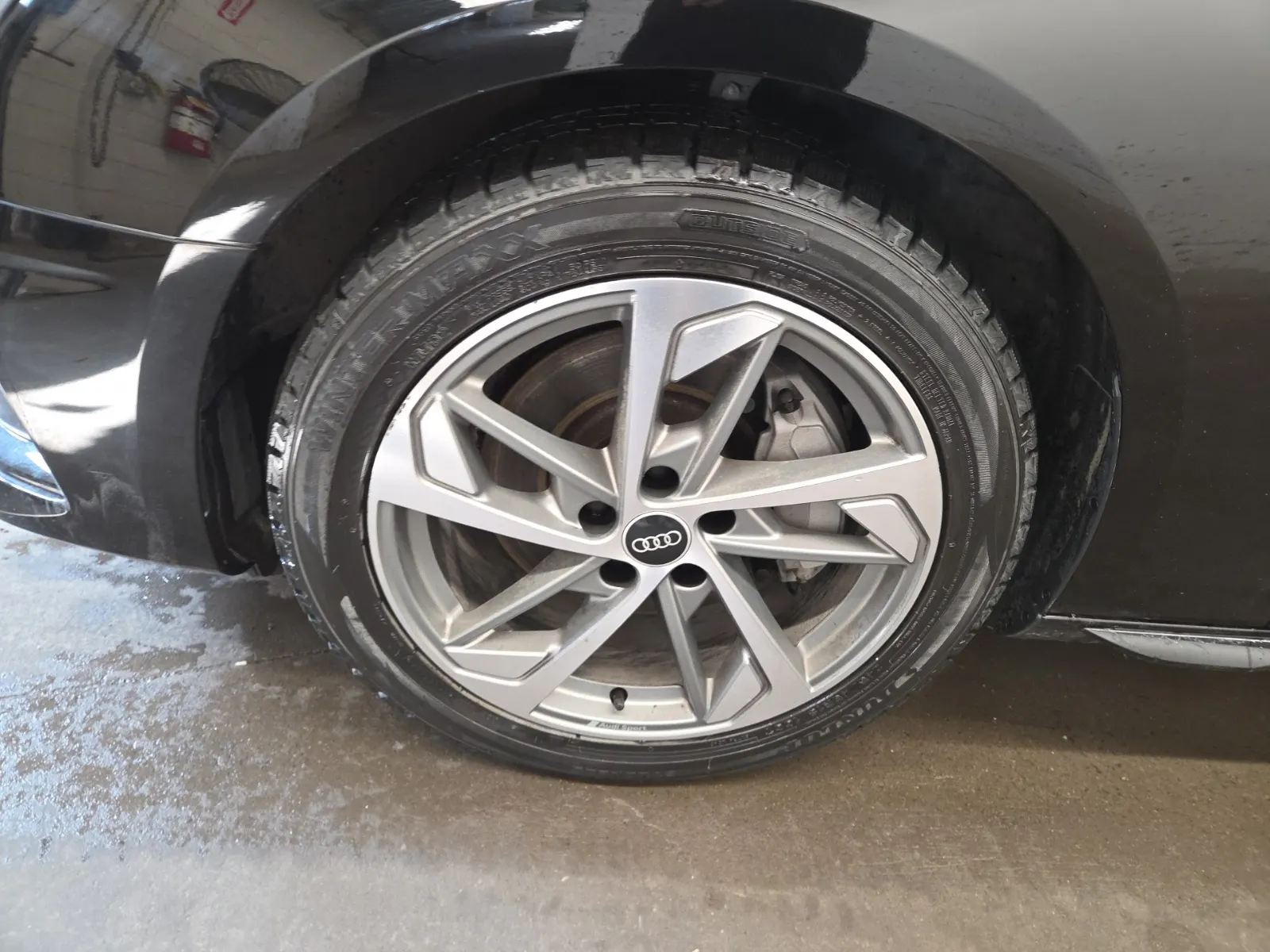 Front driver wheel/tire photo