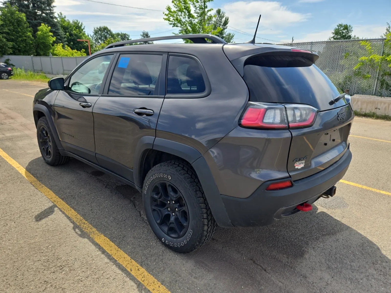 Driver Rear 3/4 Photo