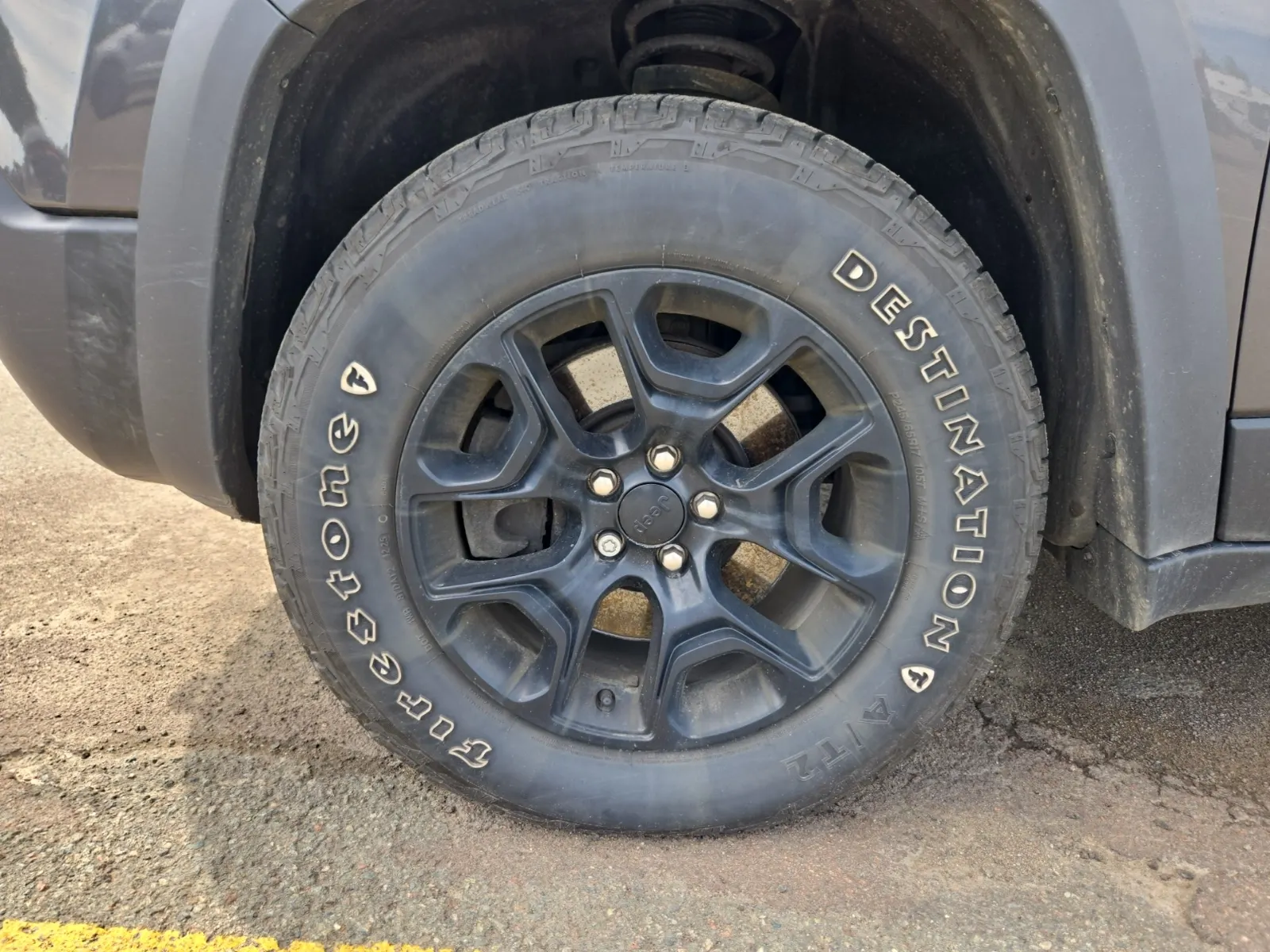 Front driver wheel/tire photo