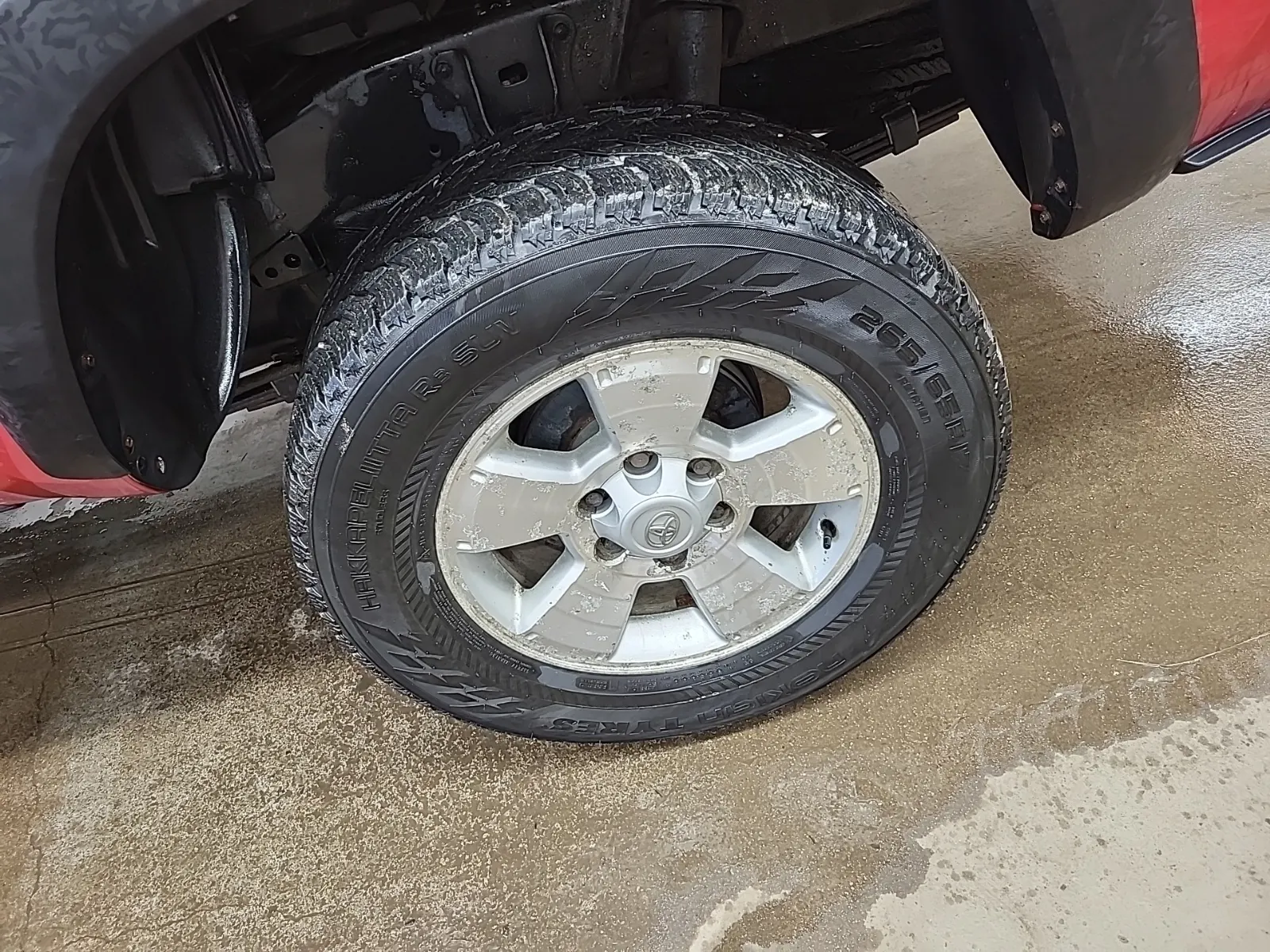 Left Rear Wheel/Tire Photo
