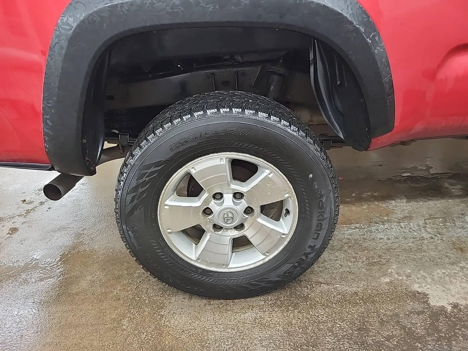 Right Rear Wheel/Tire Photo