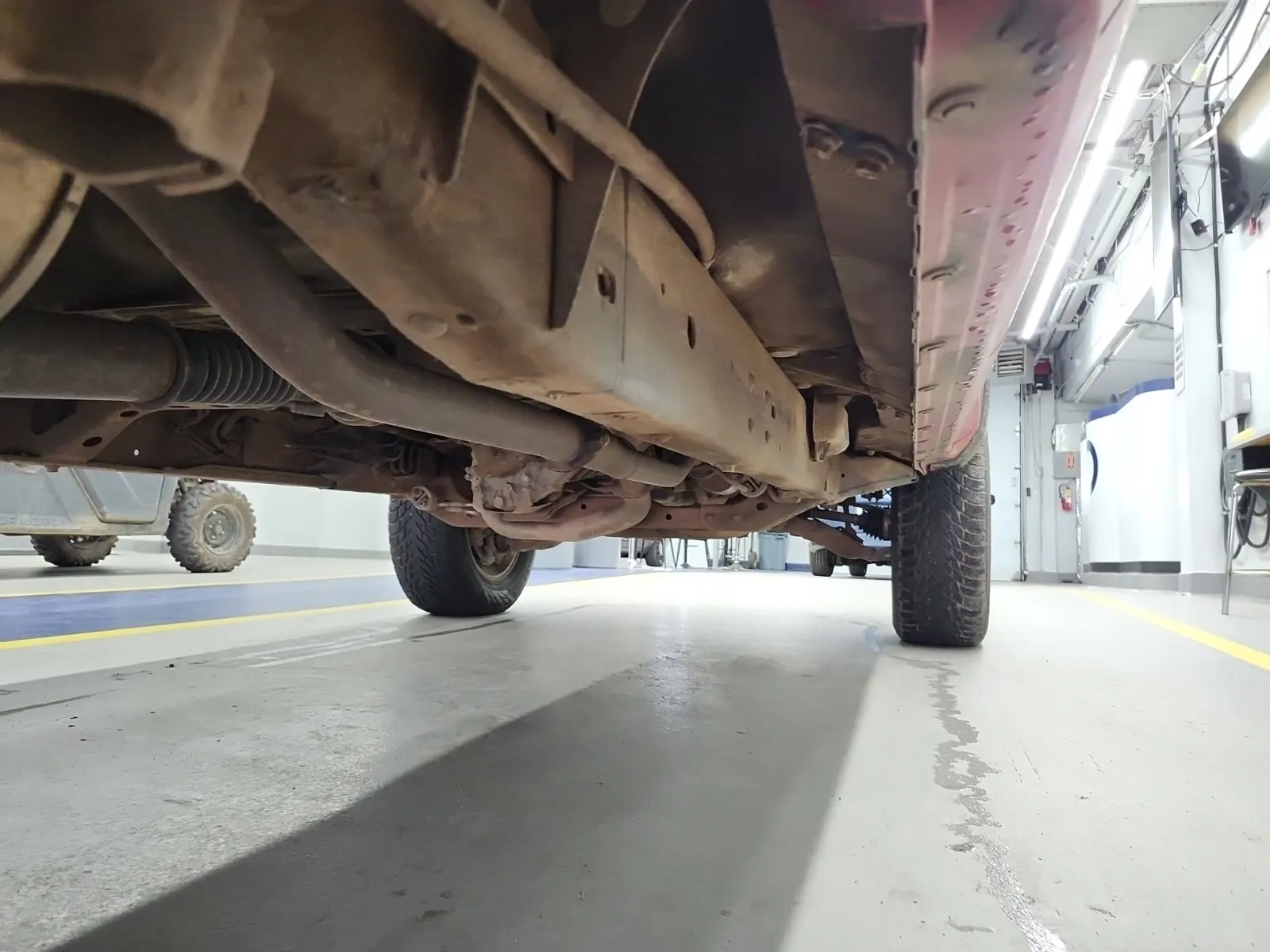 Undercarriage - Passenger Photo