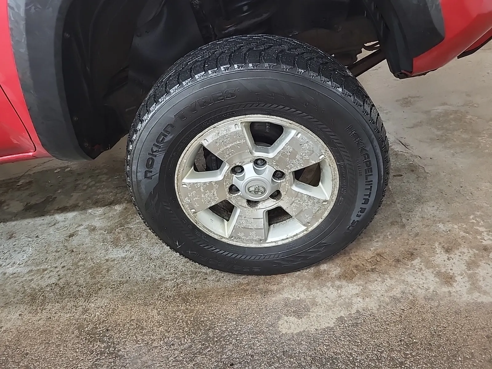 Right Front Wheel/Tire Photo