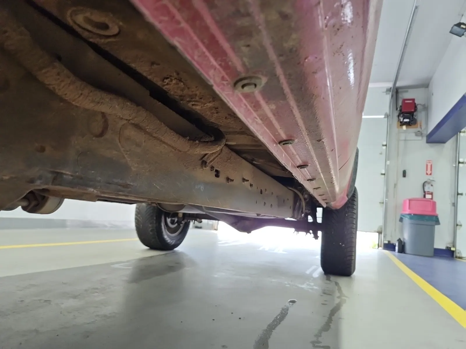 Undercarriage - Driver Photo