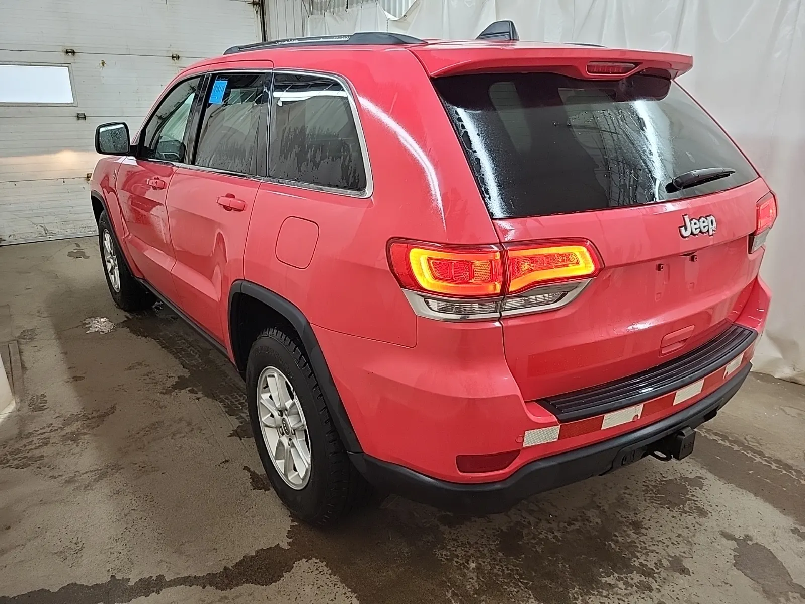 Driver Rear 3/4 Photo