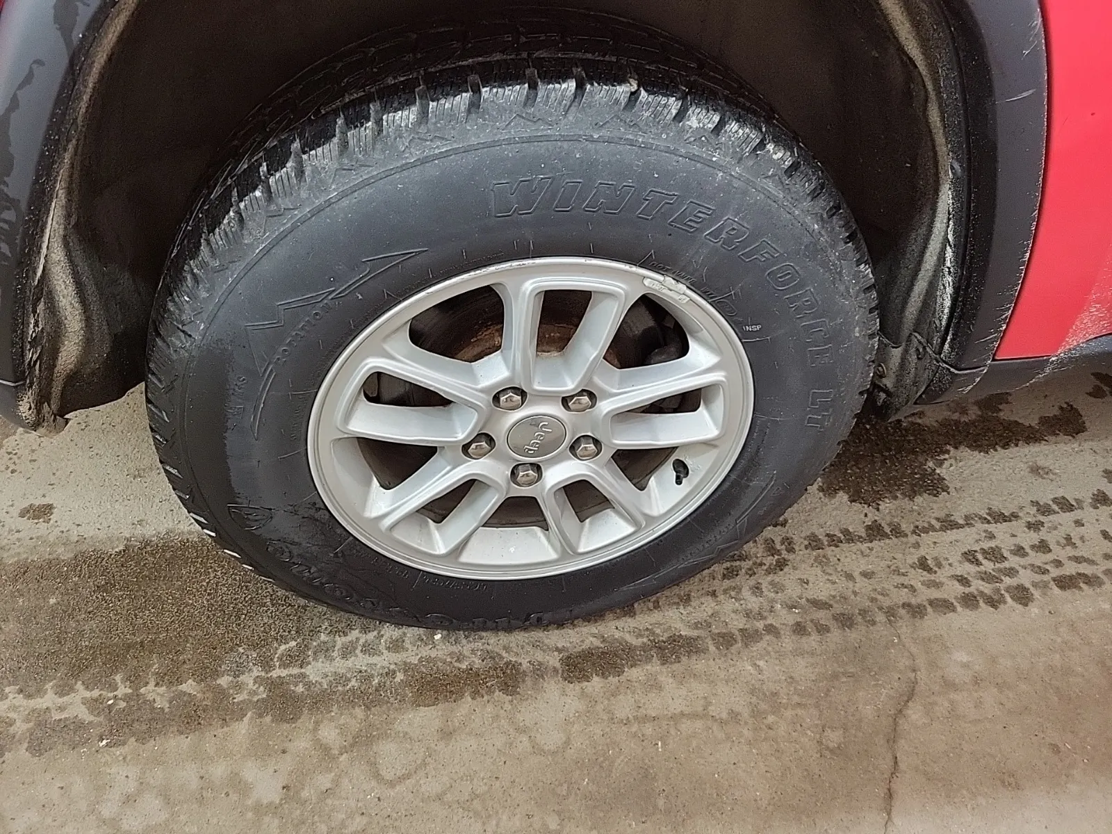 Right Rear Wheel/Tire Photo