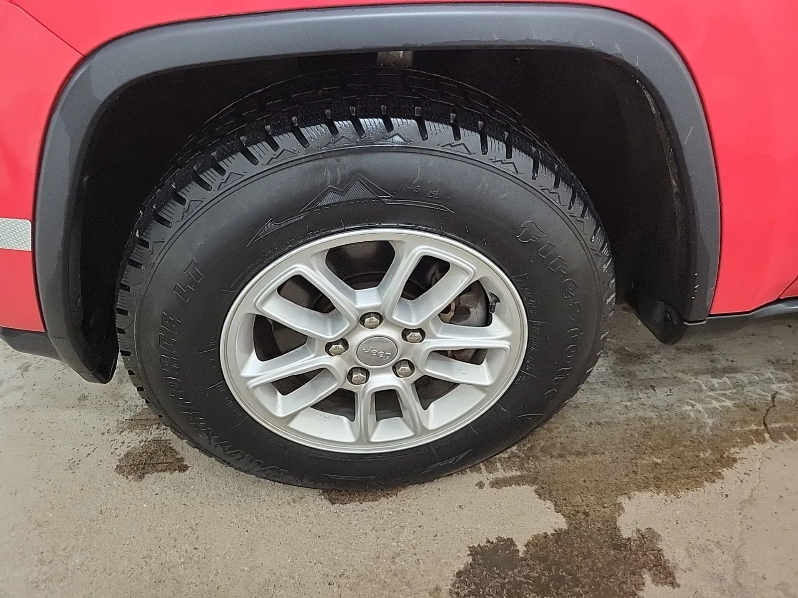 Front driver wheel/tire photo