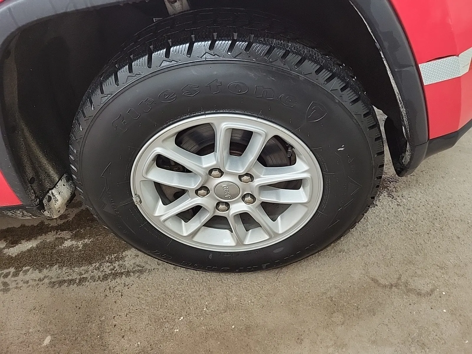 Right Front Wheel/Tire Photo