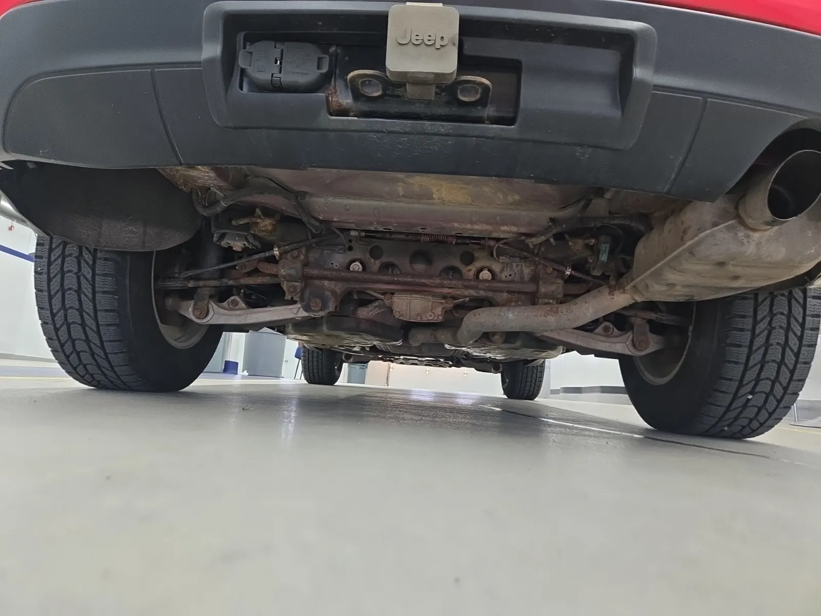 Undercarriage - Rear Photo