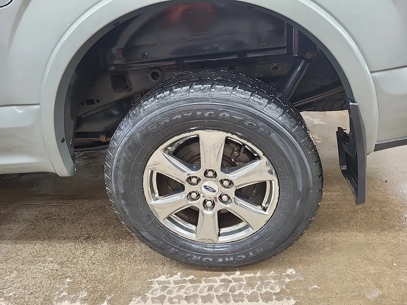 Left Rear Wheel/Tire Photo