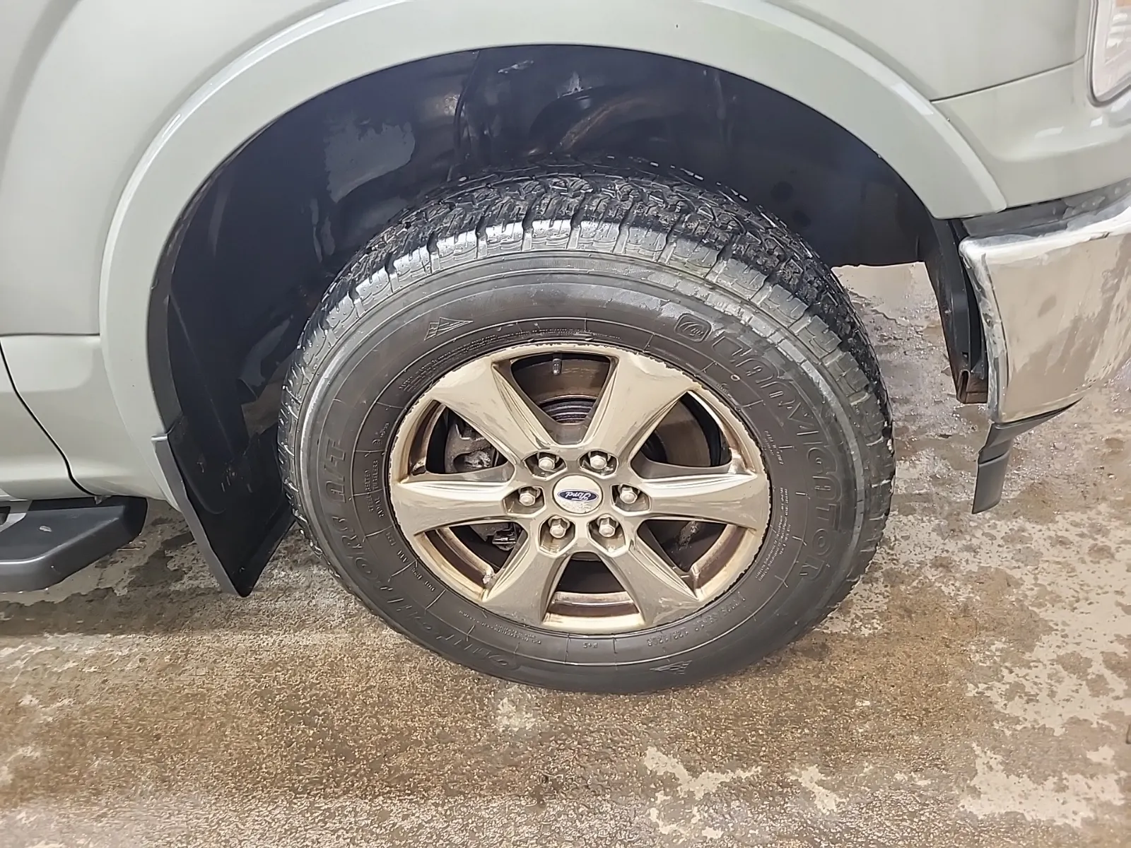 Right Front Wheel/Tire Photo