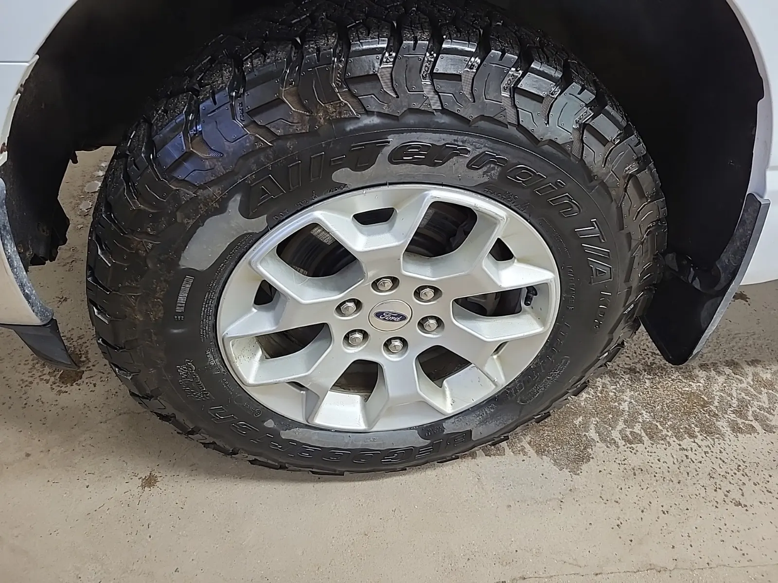 Front driver wheel/tire photo
