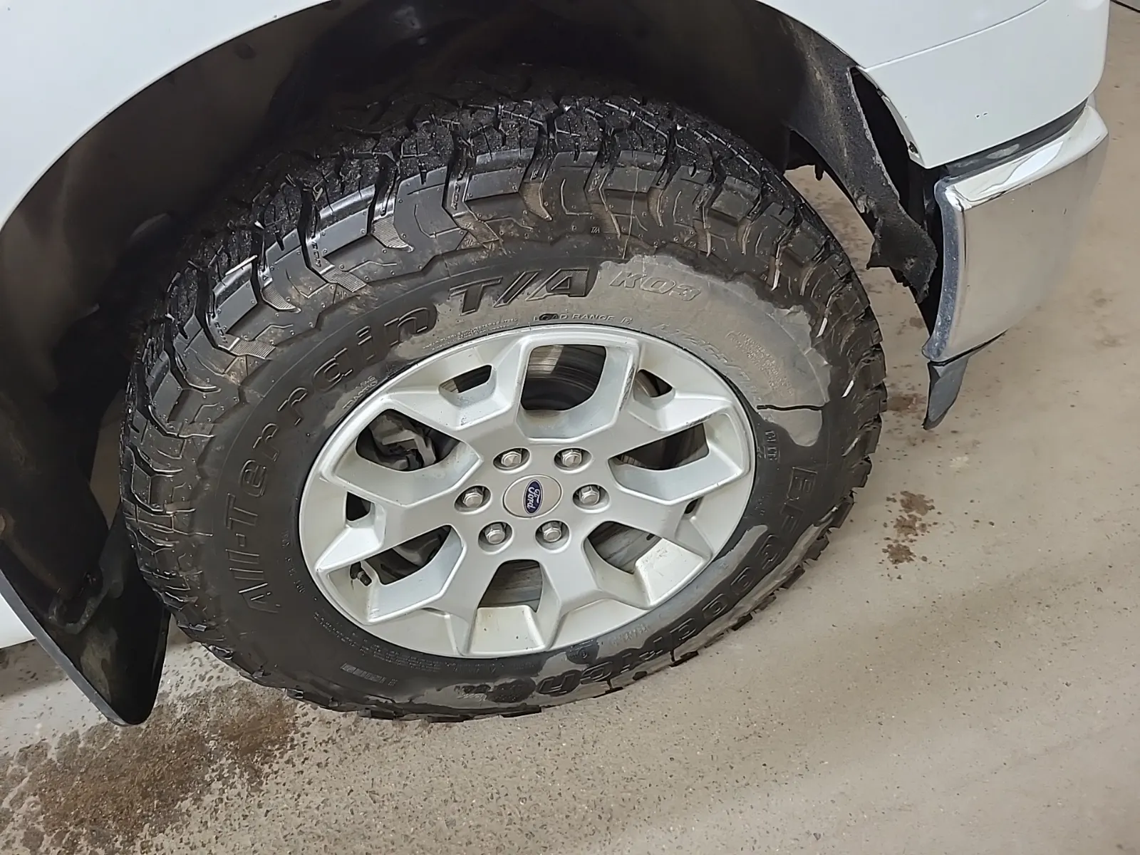 Right Front Wheel/Tire Photo