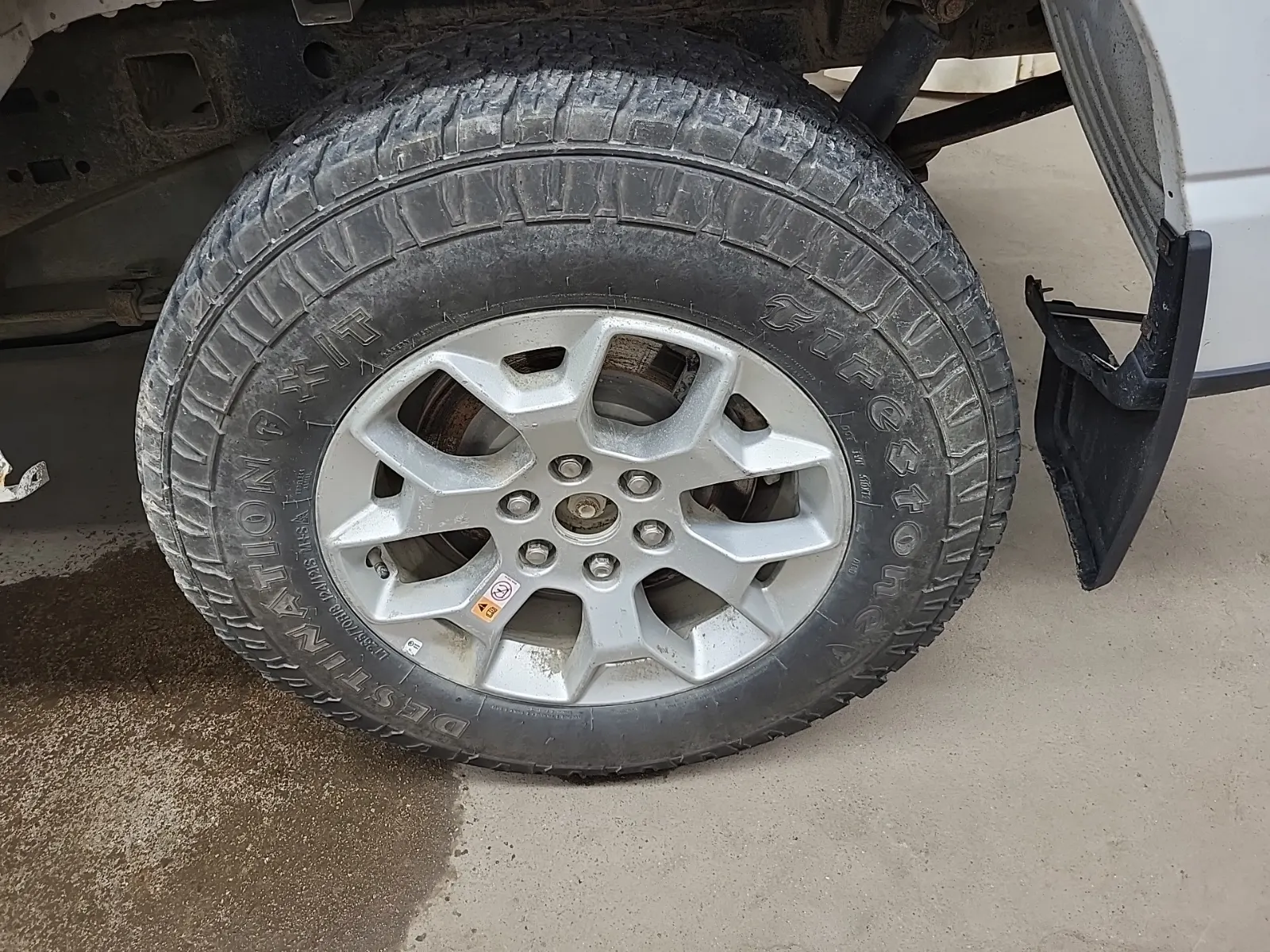 Left Rear Wheel/Tire Photo